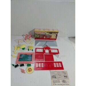 Plasticville 1608 O/S Gauge Model Railroad Scenery School w/Box & Playground